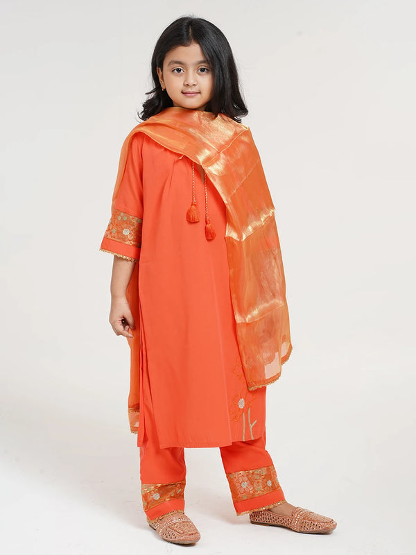Gilrs Foral Embroired Kameez Set